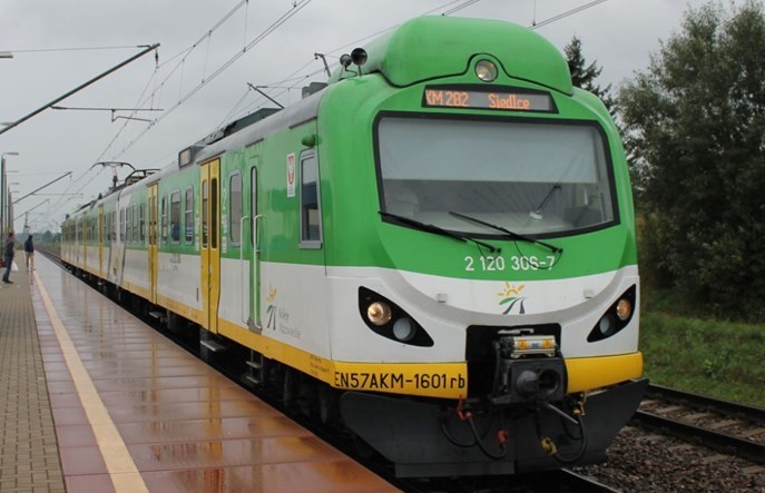 Koleje Śląskie wynajmą mazowieckie EN57 AKM