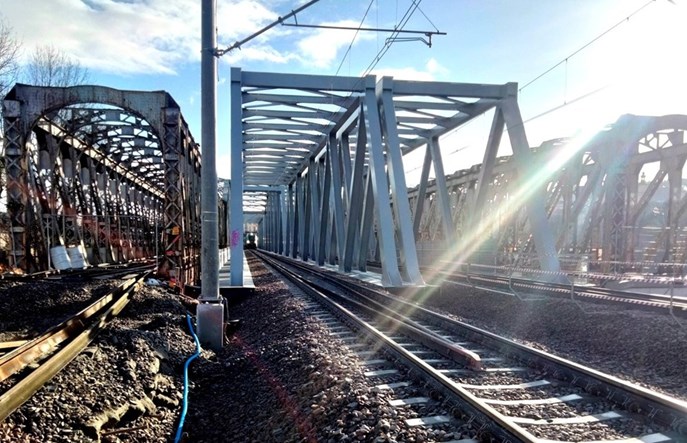 Po dwóch torach po nowym moście w Przemyślu [film]