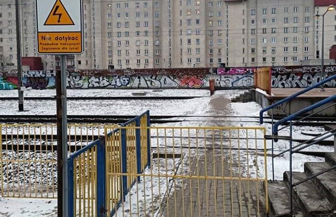Warszawa Wileńska: Mieszkańcy chcieli legalizacji przejść przez tory, PLK je zaspawała Warszawa Wileńska: Mieszkańcy chcieli legalizacji przejść przez tory, PLK je zaspawała