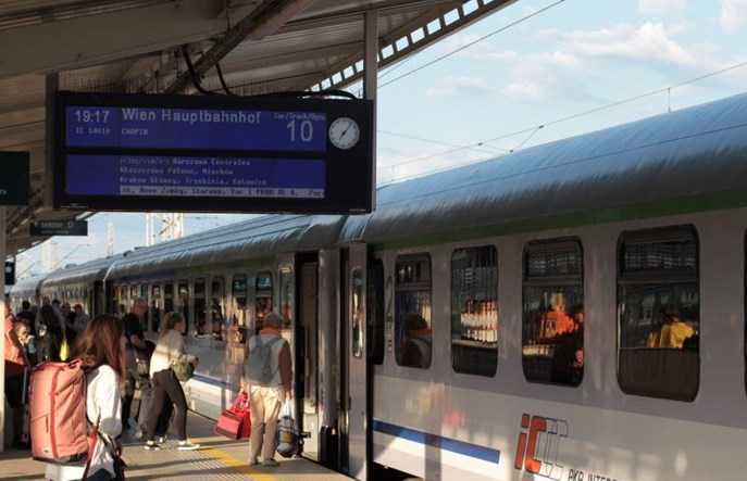 UTK: Kary skłonią PKP PLK do poprawy informacji pasażerskiej