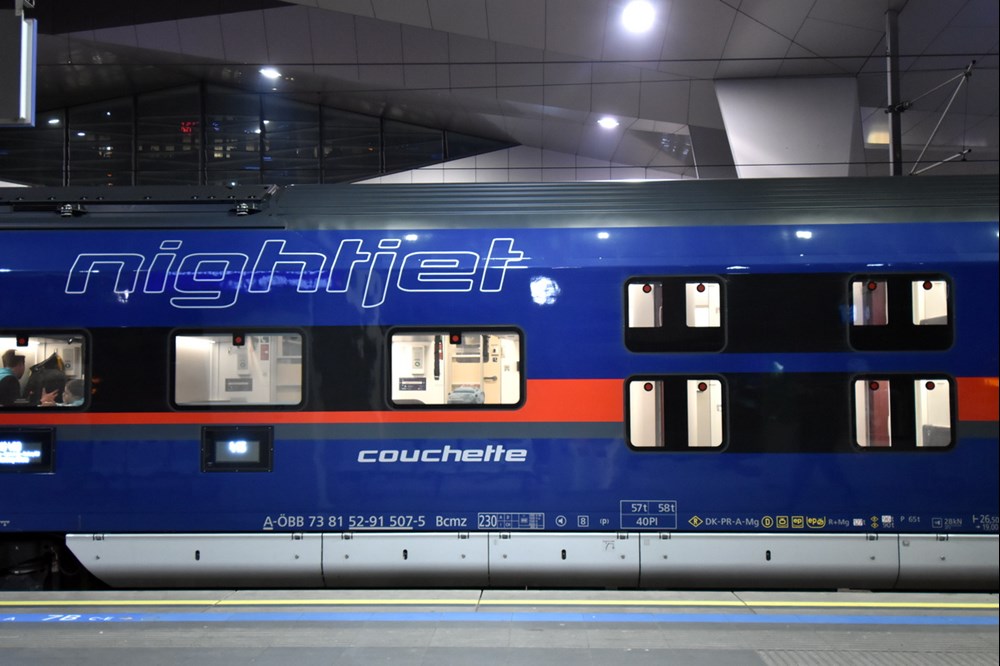 Nowy pociąg Nightjet na stacji Wien Hbf