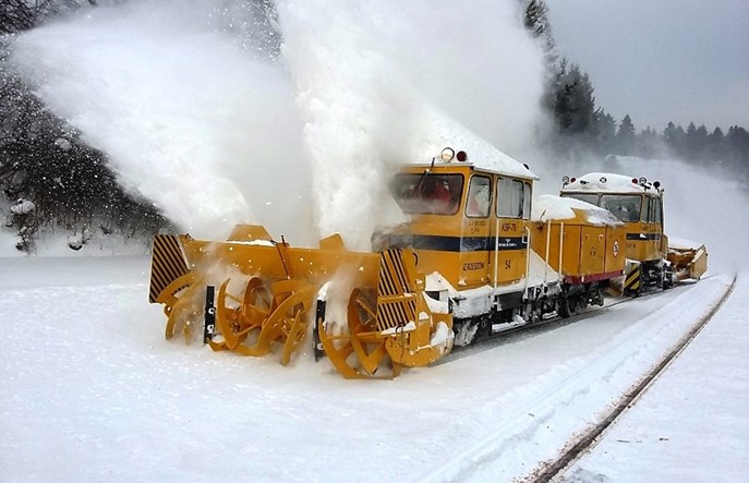 Kolej przegrywa z marznącym deszczem w południowej Polsce
