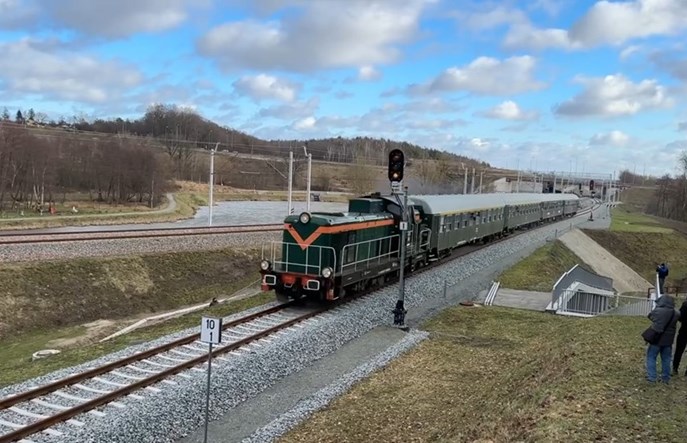Pierwszy pociąg z pasażerami wjechał na bajpas kartuski. Otwarcie przed wyborami?
