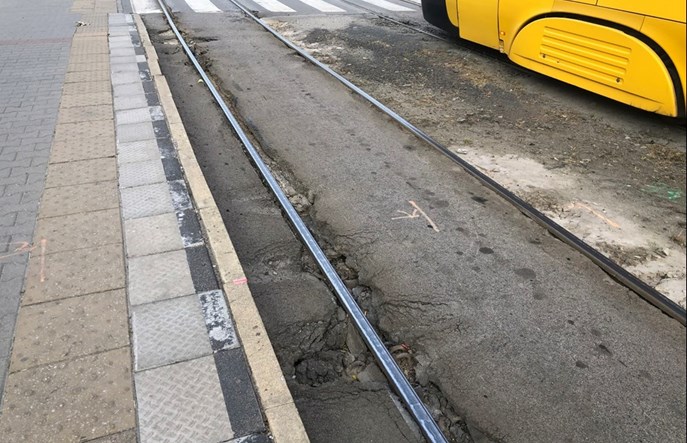 Warszawa: Pogarsza się stan torowisk tramwajowych