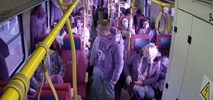 Agresywny pasażer w pociągu Kolei Dolnośląskich. Zatrzymali go mundurowi po służbie 