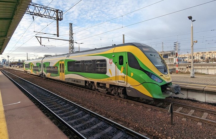 Braki taborowe Kolei Mazowieckich wciąż dają się we znaki pasażerom