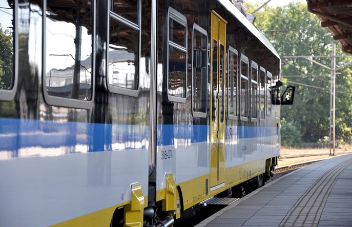 Opolskie wyjaśnia, dlaczego kupuje krótkie zespoły trakcyjne