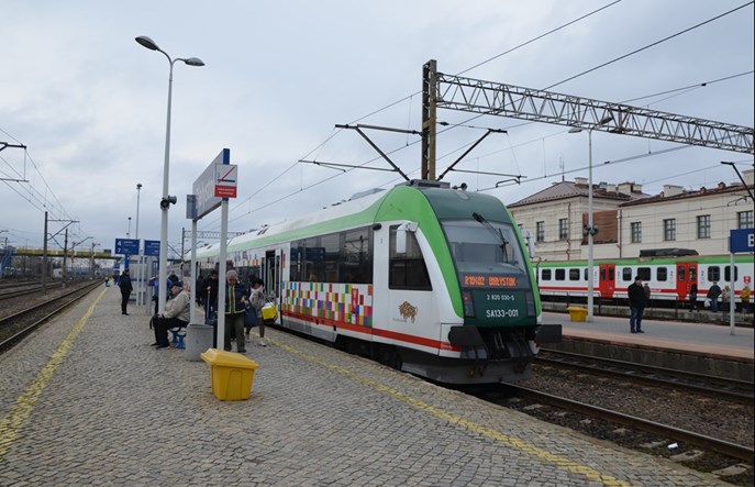 Pociągi Białystok – Ostrołęka "jak surowy kotlet"