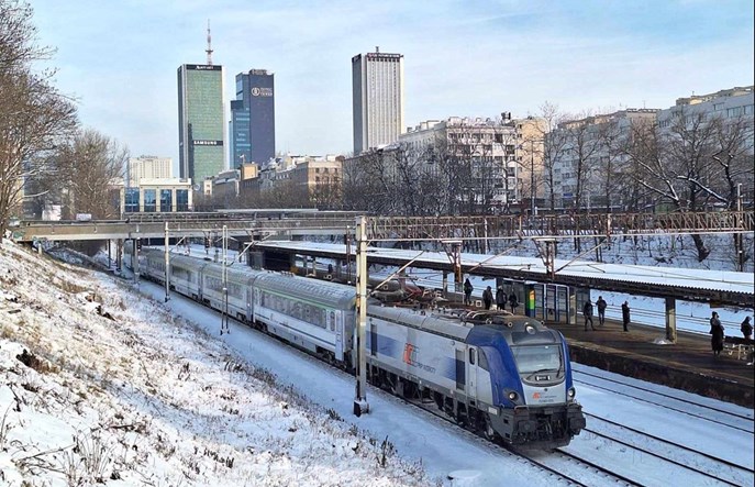 PKP Intercity: Posiłki tylko dla konduktorek. Konduktorzy bez bezpłatnych posiłków