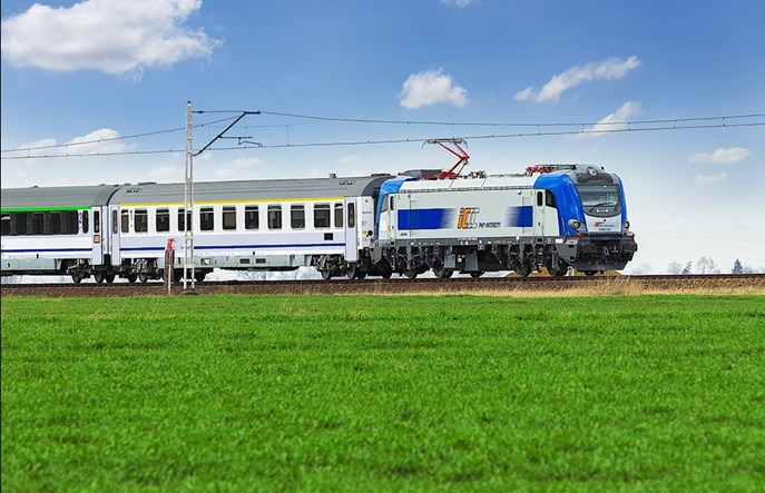Weekendowe podróże z PKP Intercity i Polregio. Co z ofertą “Razem w Polskę”? 