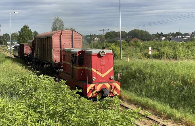 Koszalińska Kolei Wąskotorowa ma normalnotorowy wagon