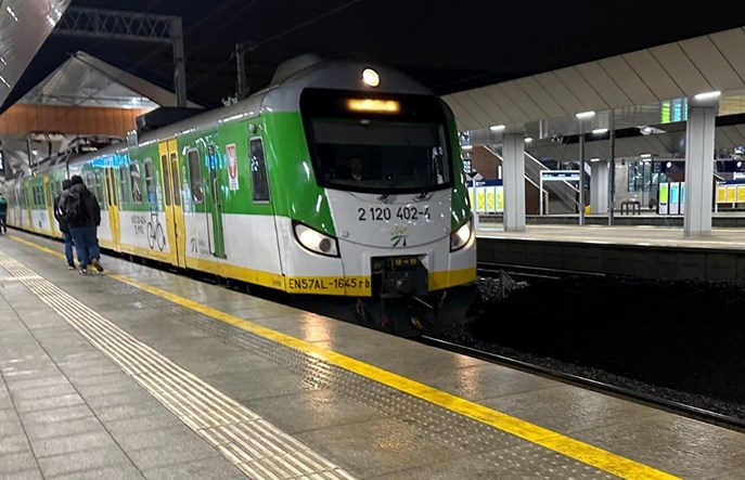 Warszawa: Utrudnienia na linii średnicowej. ZKA za ostatnie pociągi w dobie