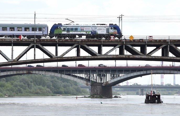 Dostawy Griffinów do PKP Intercity przyspieszone. Będą też hybrydy