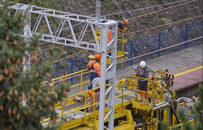 EBI wspiera PGE miliardowym kredytem na zmiany w kolejowej energetyce