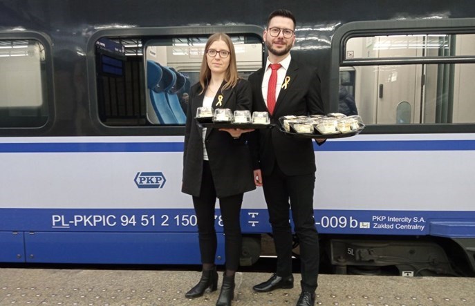 Papieskie kremówki w Pendolino: Koszt akcji nadal tajemnicą