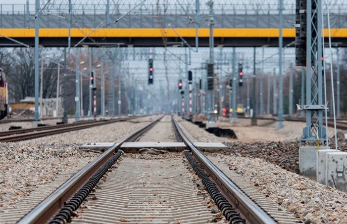 Jednolita sieć GSM-R dla bezpieczeństwa podróży koleją  