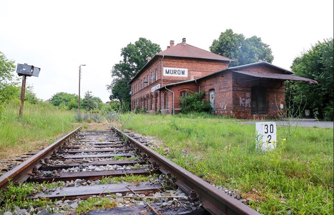 Murów: 7 lat po remoncie torów wciąż nie ma ruchu