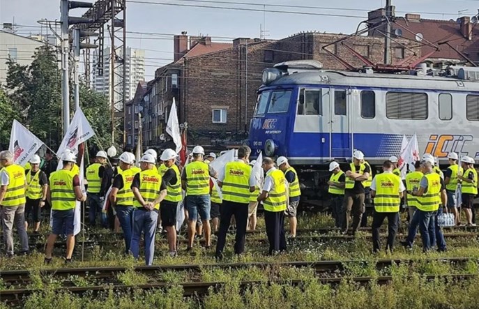 PLK analizuje możliwości prawne wobec organizatorów blokady torów w Katowicach