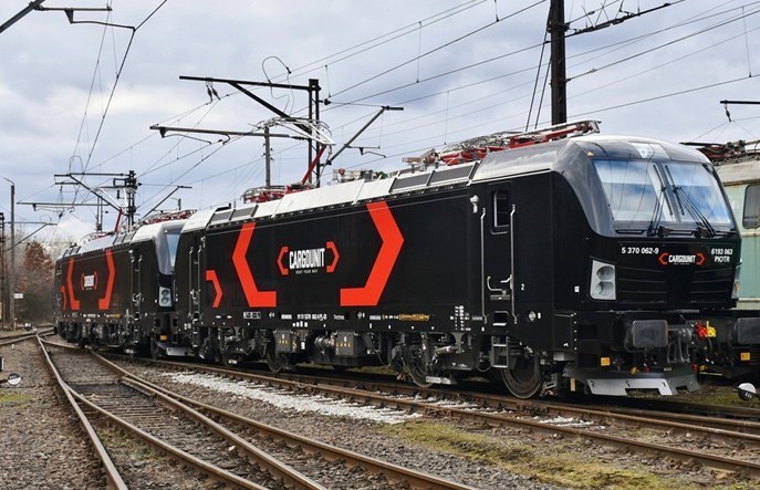 Dwie firmy chcą wynająć PKP Intercity elektrowozy