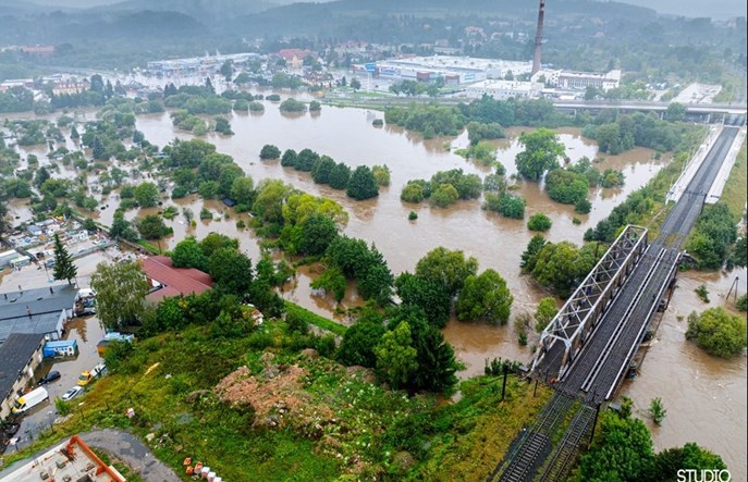 Powódź na południu Polski. Część tras udrożniona, sytuacja wciąż trudna
