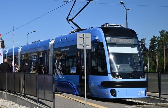 Bydgoszcz dokupi 6 tramwajów z Pesy