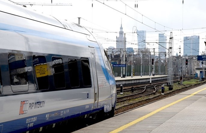 Pendolino skierowane w tor w kierunku Sochaczewa. Miało jechać do Gliwic