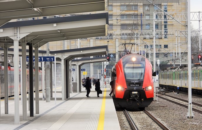 Coraz chętniej korzystamy z kolei. To już ponad 105 mln pasażerów