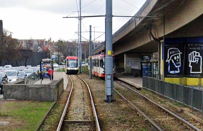 Przystanki tramwajowe przy Głównym Mieście w Gdańsku w końcu z pasami