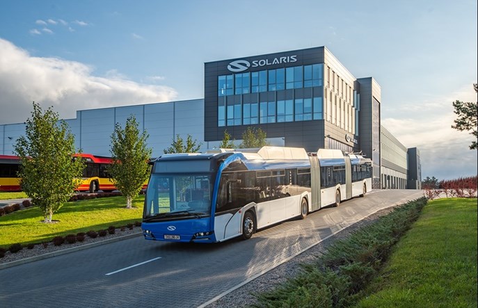 Solaris zdobywa zamówienie na 45 dwuprzegubowych autobusów elektrycznych