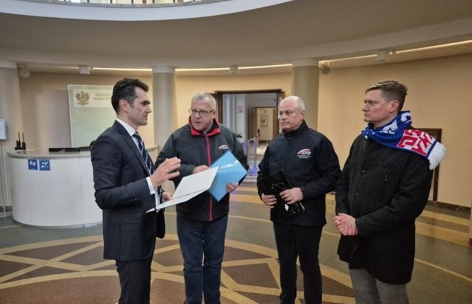 Pikieta ZZM. Za bezpieczeństwem, przeciw priorytetowi dla dróg