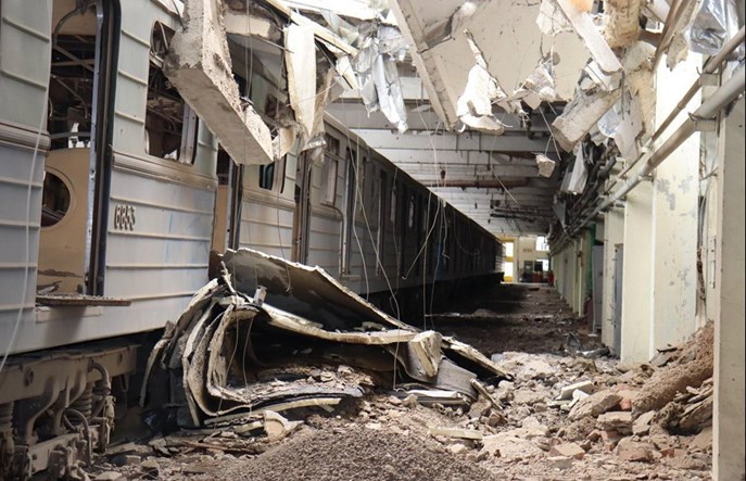 Warszawa: Trzy wycofane pociągi metra czekają na Charków