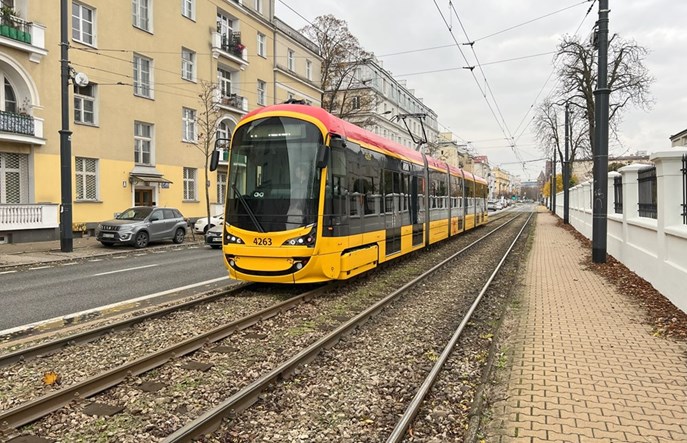 Tramwaje Warszawskie eksperymentują z utrzymaniem torowisk