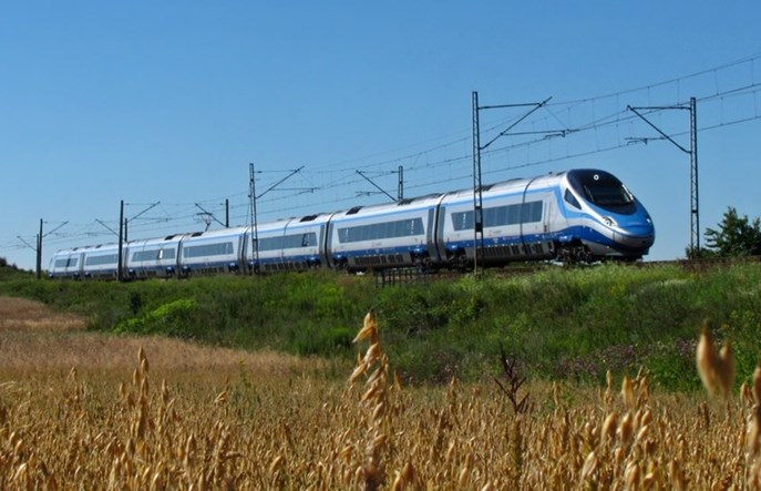 200 km/h w Polsce już tylko na 12 kilometrach sieci PLK. W tle ETCS i GSMR