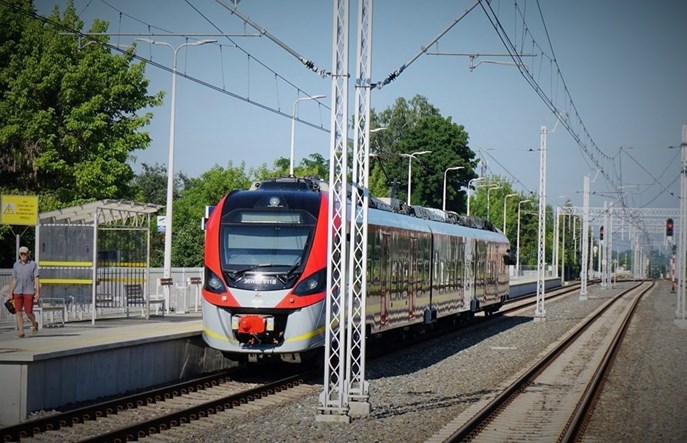 Łódzkie: Wyremontowany przystanek Działoszyn bez pociągów regionalnych 