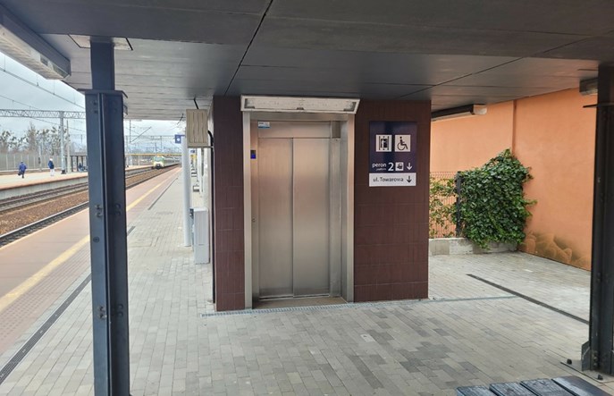 PLK uruchamiają windy na perony w Grodzisku Mazowieckim