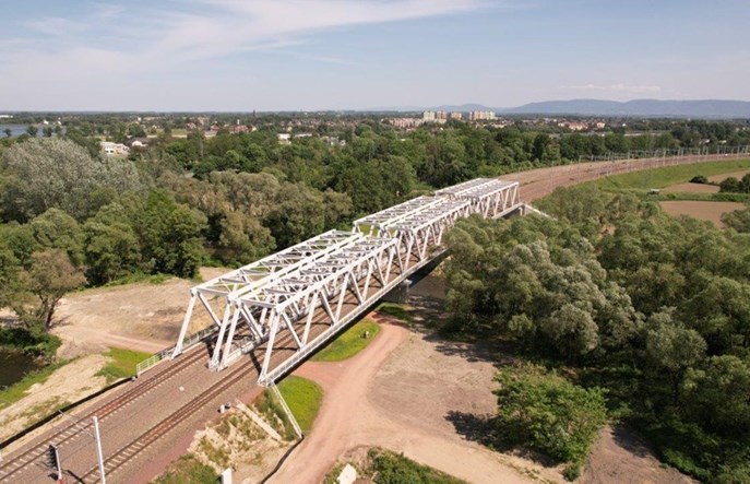 Śląskie: Trwa rozbiórka torów modernizowanej linii Pszczyna – Żory 