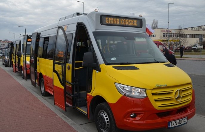 Rusza autobus z Końskich na stację Opoczno Płd. 