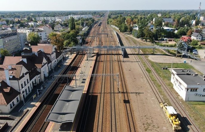 PKP PLK: Nowoczesna informacja pasażerska na 51 stacjach w aglomeracji warszawskiej