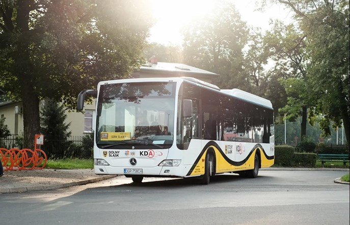 Koleje Dolnośląskie. Kolejowe autobusy dowozowe coraz popularniejsze