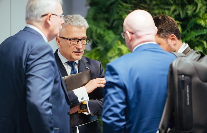 Jaki tabor dla KDP w Polsce? Będą rozmowy CPK i PKP IC z Alstomem, Medcomem, Pesą, Stadlerem i Siemensem