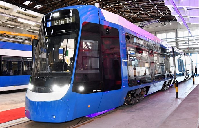 Niemcy. Pierwszy tramwaj Tina od Stadlera już w Rostocku