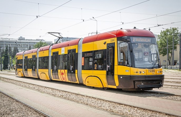 Tramwaje Warszawskie. Swingi w naprawach głównych. Zmienią czoło?