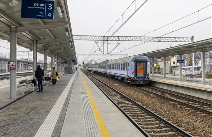 Kutno: Dalsze opóźnienie prac przy informacji pasażerskiej 