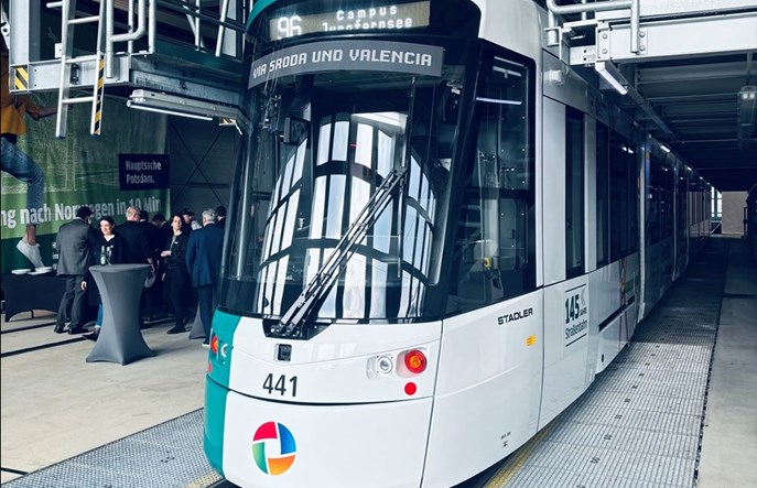   Stadler dostarczył pierwszy nowy tramwaj dla Poczdamu