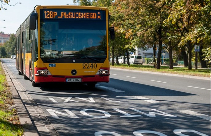 Jak zadbać o szybszy, tańszy i wygodniejszy transport publiczny w stolicy? Wnioski z raportu Clean Cities Campaign 
