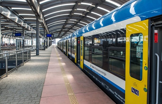Zmiana czasu z zimowego na letni bez postojów i opóźnień pociągów Kolei Śląskich