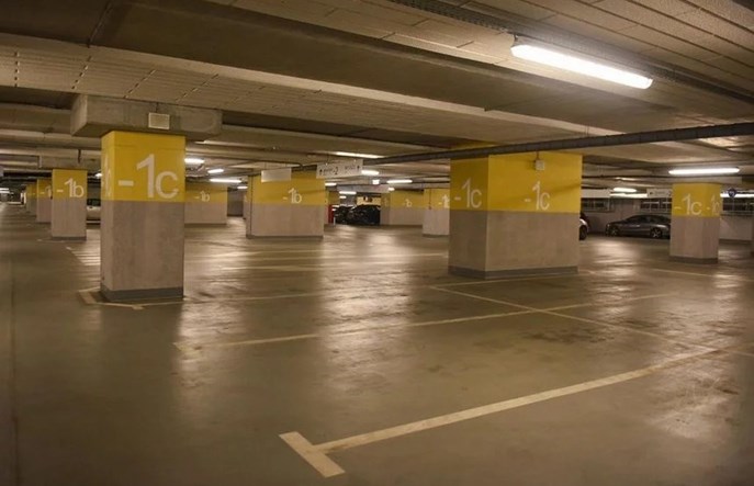 Łódź: Płatny parking na Dworcu Fabrycznym stał się prawdziwym Park and Ride  