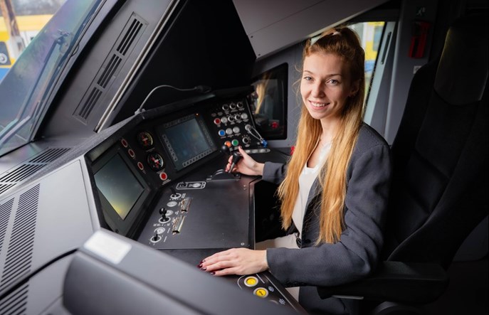 Koleje Śląskie z kolejną maszynistką. "Jesteśmy przyjaźni pracownikom"