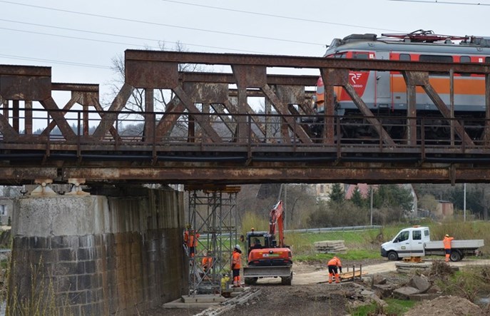 PKP PLK remontują przeprawy na linii 274
