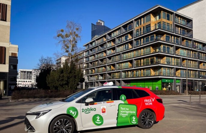 Żabka wprowadza do aplikacji usługi transportowe - tego oczekują klienci